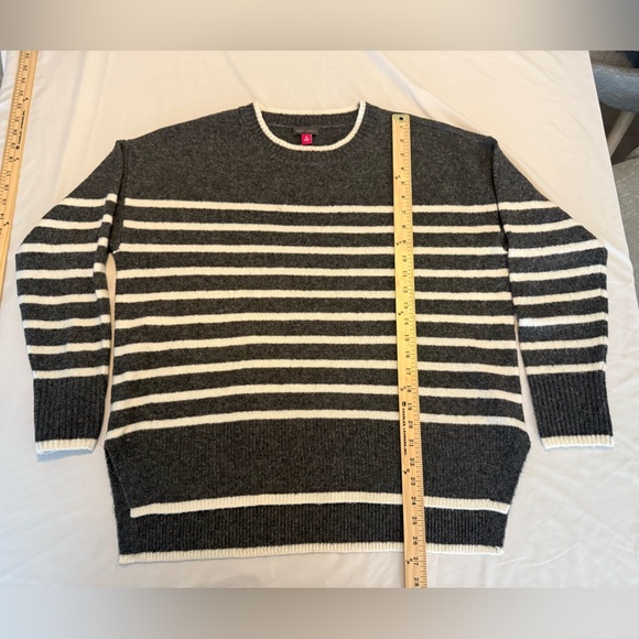 Vince Camuto Striped Knit Sweater – Size Medium (Oversized Fit) - Picture 7 of 10